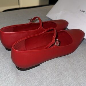 Sold 🥳Vince Red Flats